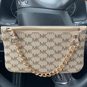 🎀 Signature Michael Kors Pull Chain Belt Bag 🎀